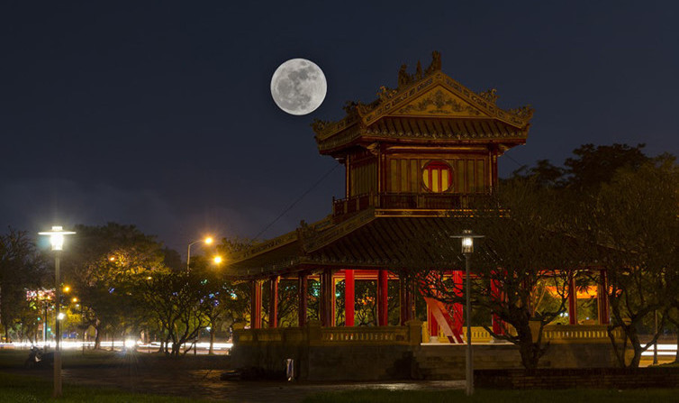 Hình ảnh Siêu trăng 70 năm mới có 1 lần ở Việt Nam