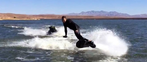 Hoverboard – Chiếc ván trượt độc đáo có thể lướt trên không khí