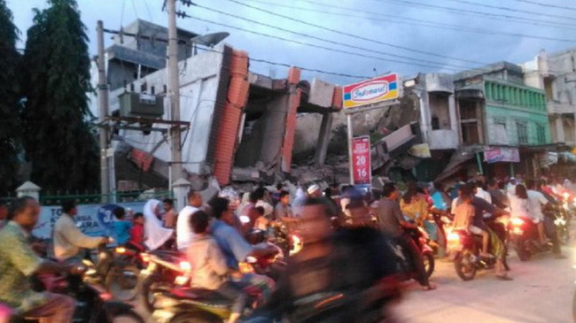 Indonesia động đất mạnh, ít nhất 18 người chết
