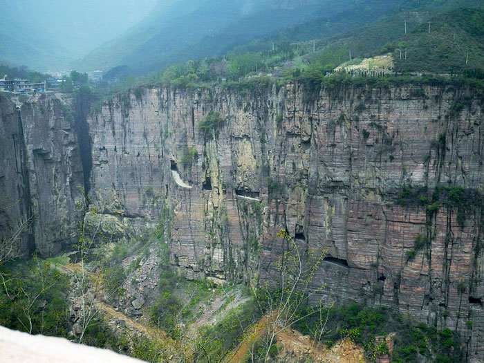Khám phá ngôi làng nguy hiểm nhất thế giới tại Trung Quốc