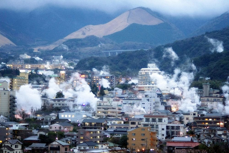 Khám phá thành phố địa ngục trần gian kỳ lạ tại Nhật Bản