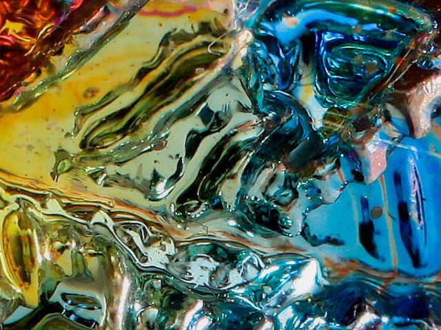 Kim loại siêu đặc biệt có thể ghi nhớ đặc tính ở dạng lỏng của chính nó
