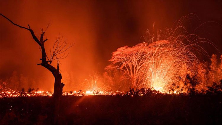 Kinh sợ cảnh bầu trời rực cháy như hoả ngục vì núi lửa Hawaii