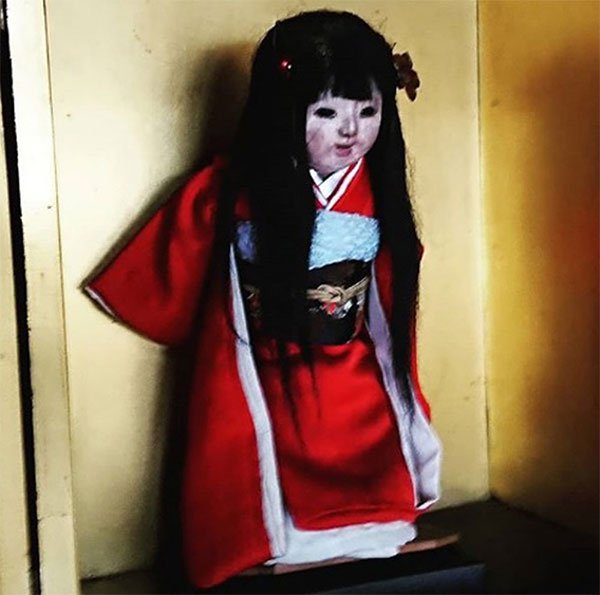 Kỳ lạ chuyện búp bê mọc tóc dài trong ngôi đền cổ ở Nhật Bản