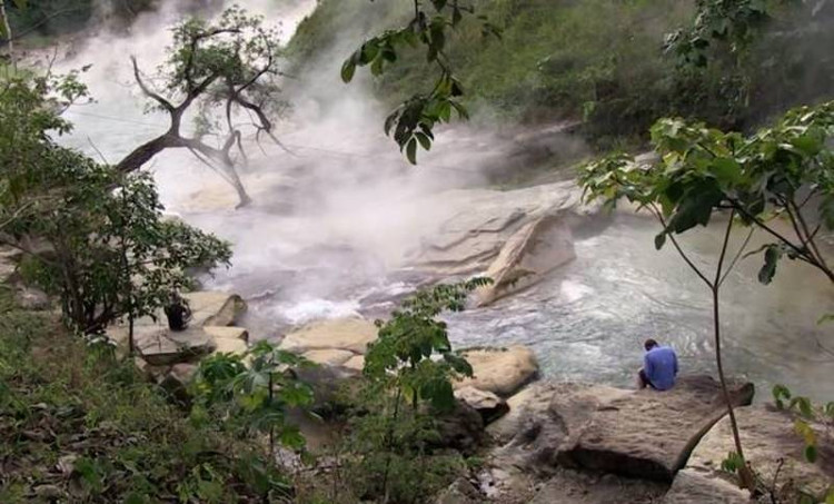 Kỳ lạ dòng sông nước sôi huyền bí giữa rừng Amazon