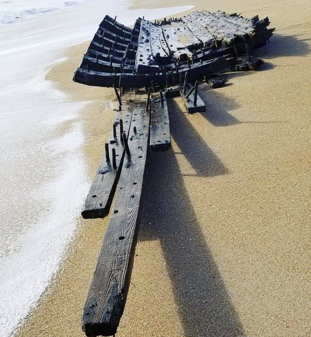Kỳ lạ: Tàu ma mất tích 200 năm bỗng xuất hiện trên bãi biển