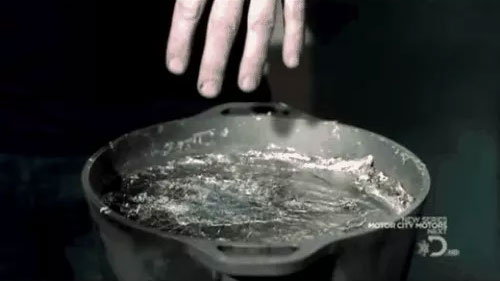 Liệu chúng ta có thể nhúng tay vào chảo dầu sôi mà không bị bỏng?