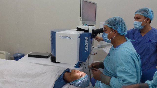 Lợi và hại của phương pháp phẫu thuật cận thị “không chạm” mới ở Việt Nam