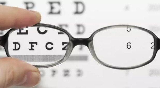 Lý giải khoa học cho việc con người bị cận thị