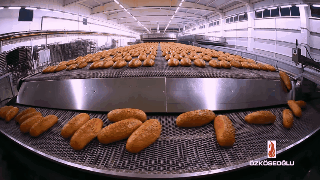 Mãn nhãn với quy trình sản xuất hàng nghìn chiếc bánh mì một lúc