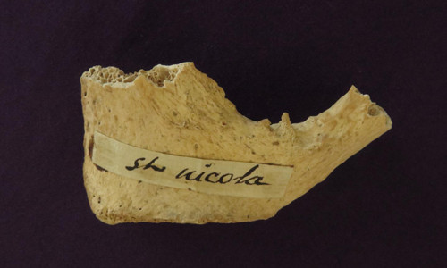 Mảnh xương nghi của nguyên mẫu ông già Noel