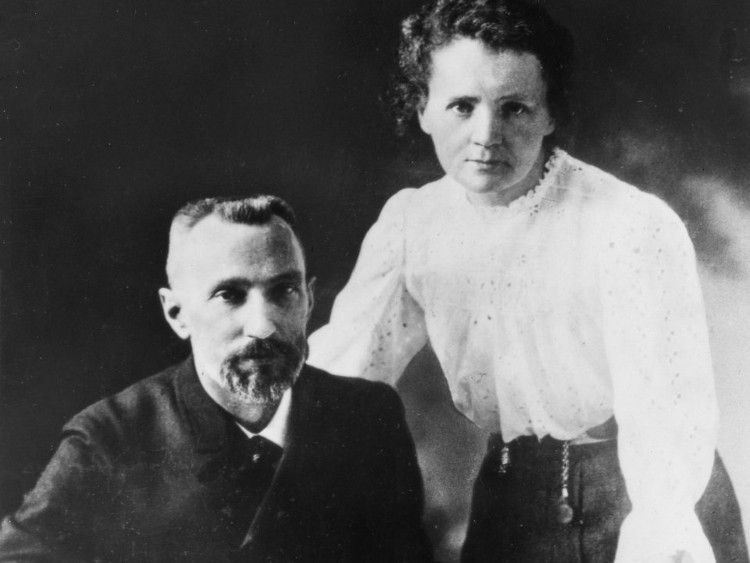 Marie Curie và gia đình đạt 5 giải Nobel