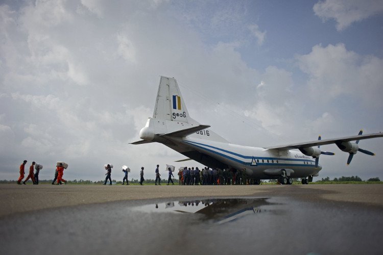 Máy bay quân sự chở 122 người mất tích ở Myanmar