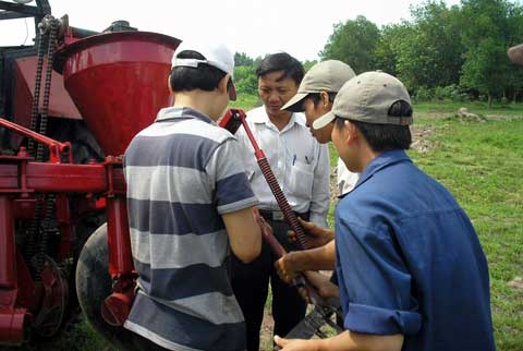 Máy thay người trồng mía