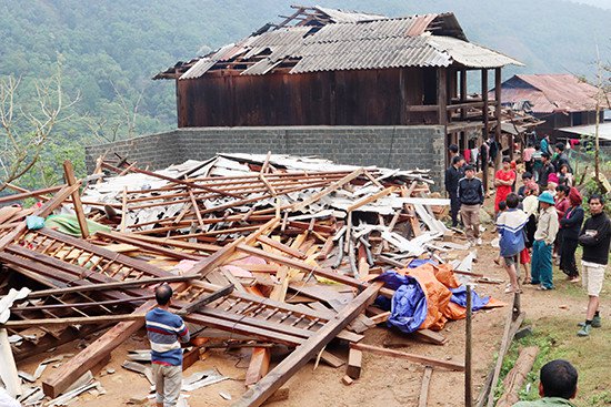 Mộc Châu, Mường La gió lốc, mưa đá gây thiệt hại lớn về tài sản của nhân dân