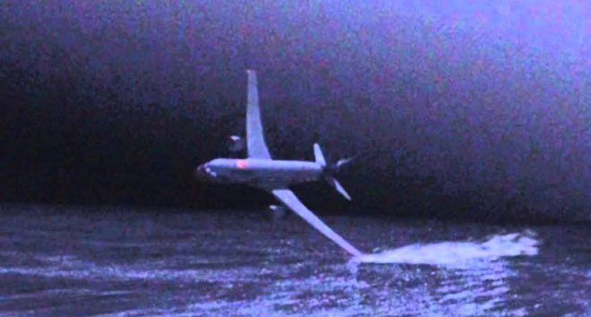 Một miếng băng dính đã hại chết 70 hành khách trên máy bay như thế nào?