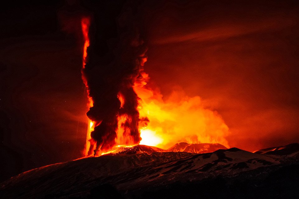 Năm 2015: Sự trỗi dậy các ngọn núi lửa