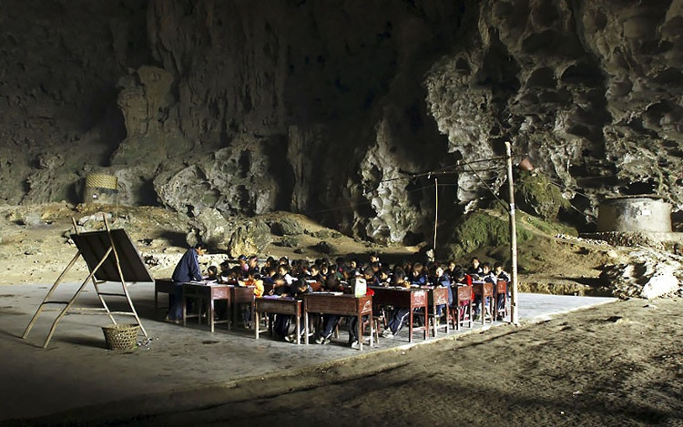 Ngôi làng có 100 người sống trong hang động, tách biệt với thế giới bên ngoài