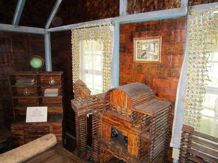 Ngôi nhà làm từ giấy báo không mục nát sau trăm năm