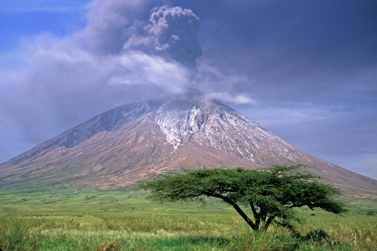 Ngọn núi lửa duy nhất trên thế giới nếu lỡ ngã vào bạn vẫn sống sót