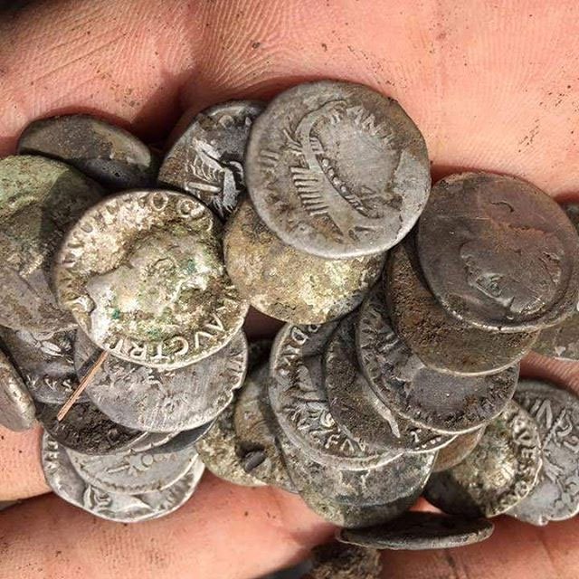 Ngư dân Anh tìm thấy kho báu La Mã trị giá 267 nghìn USD