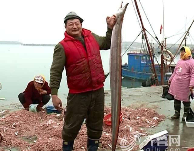 Ngư dân Trung Quốc bắt được lươn khủng dài gần 2m