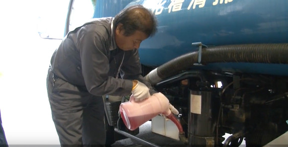 Người Nhật vừa tạo ra xe hút bể phốt có mùi thơm socola
