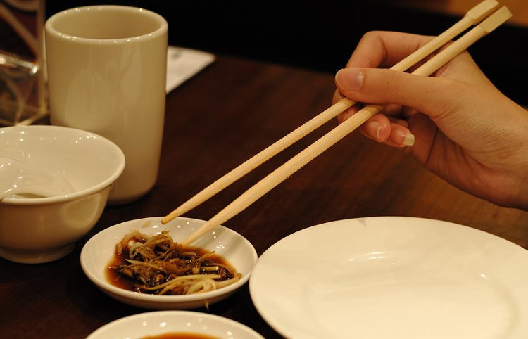 Người Việt ăn uống chung đụng dễ nhiễm khuẩn gây ung thư dạ dày