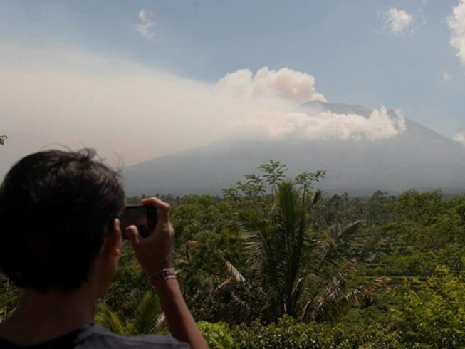 Nguy hiểm núi lửa Indonesia rung chuyển 500 lần/ngày