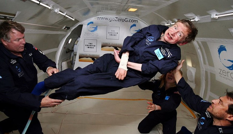 Nhà vật lý học huyền thoại Stephen Hawking sắp bay vào không gian