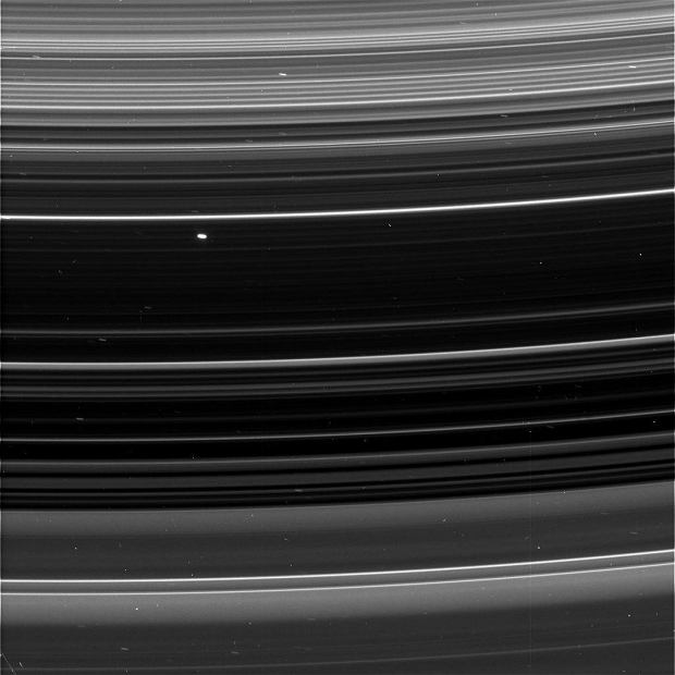 Những hình ảnh chưa từng thấy về vành đai của Sao Thổ