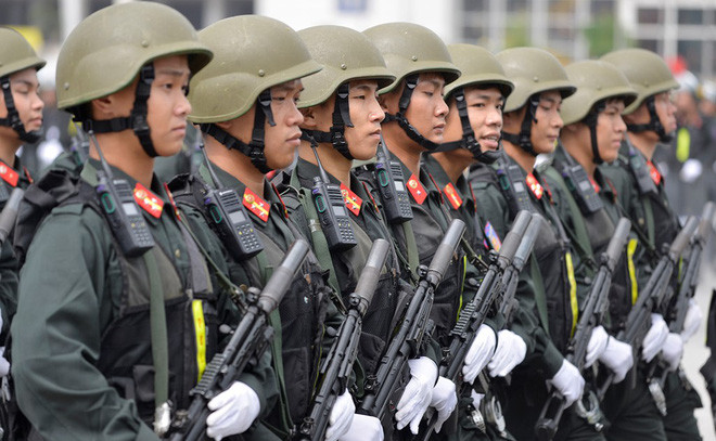Những khẩu súng đặc biệt của công an Việt Nam