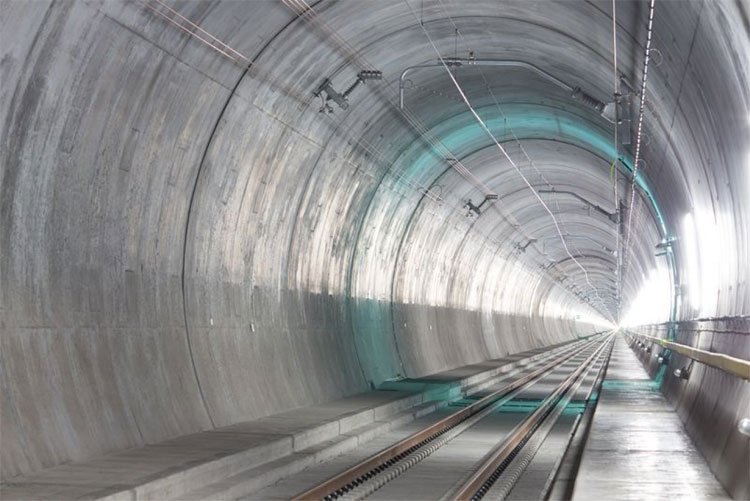 Những kỷ lục cực khủng của đường hầm xe lửa dài nhất thế giới