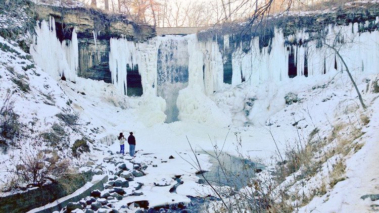 Những thác nước đóng băng trong mùa đông lạnh kỷ lục ở Mỹ