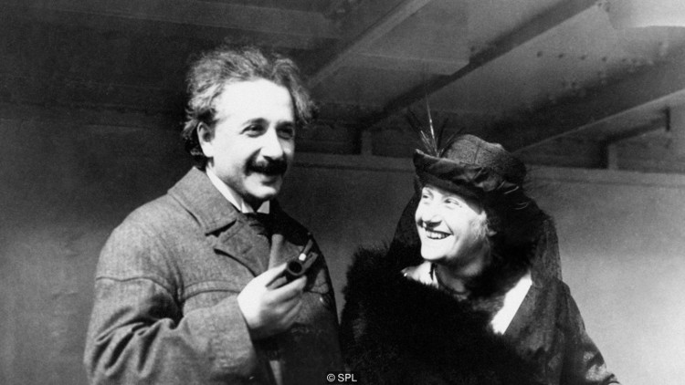 Những thói quen khác biệt tạo nên thiên tài Albert Einstein