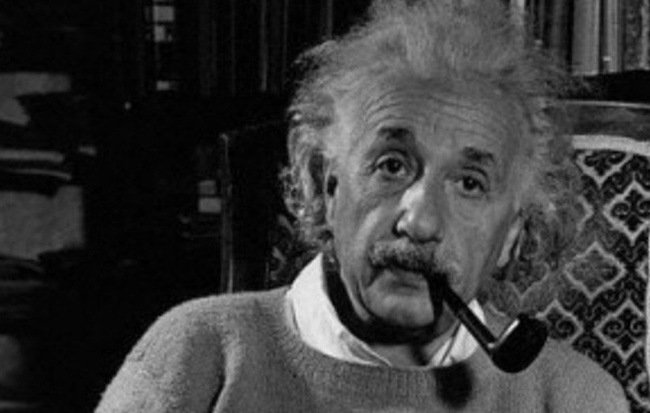 Những thói quen kỳ lạ của thiên tài Albert Einstein và bài học ẩn sau đó
