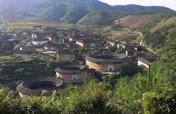 Những vương quốc nhỏ trong lâu đài đất ở Trung Quốc