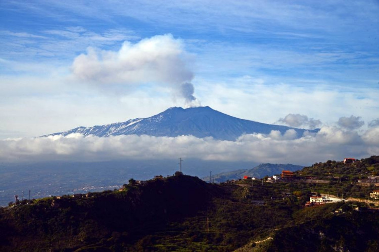 Núi lửa Etna tại đảo Sicily của Italy hoạt động trở lại