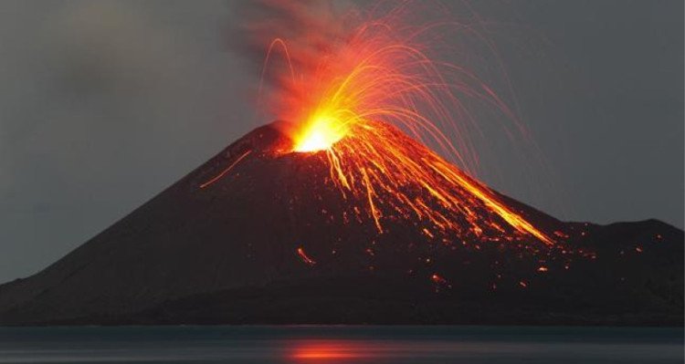 Núi lửa là gì? Núi lửa được hình thành như thế nào?