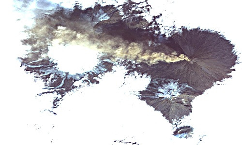 Núi lửa Nga giống lối vào địa ngục trong ảnh vệ tinh