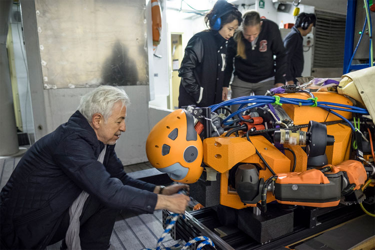 OceanOne - Robot thợ lặn hình người của các nhà nghiên cứu Đại học Stanford