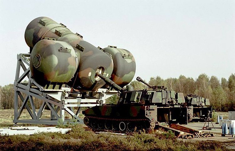 Ống giảm thanh lớn nhất thế giới lắp cho pháo tự hành và xe tăng