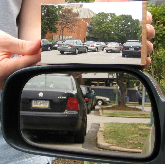 Phát minh ra loại gương có góc nhìn rộng hơn nhiều so với gương thường
