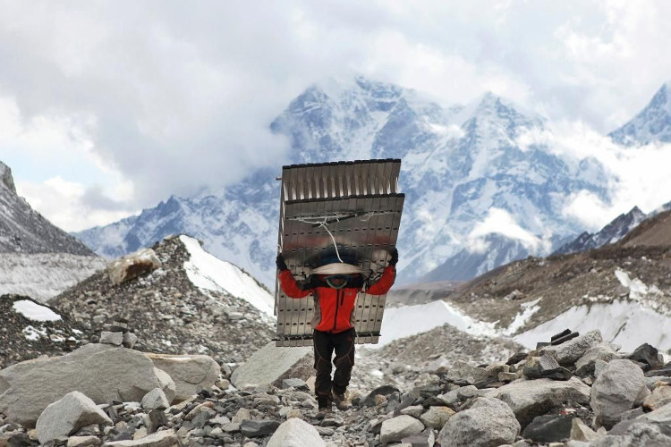 Phía sau năng lực phi thường của người Sherpa trên đỉnh Himalaya