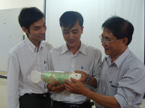 Robot cá đầu tiên ở Việt Nam