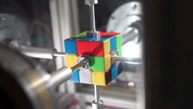 Robot giải khối rubik trong 0,38 giây, phá kỷ lục của con người
