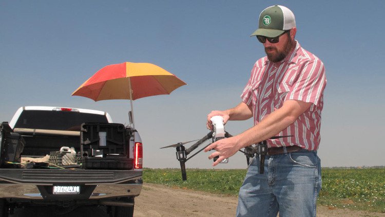 Robot giúp tiết kiệm từng giọt nước tưới trong mùa khô hạn