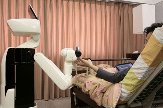 Robot hỗ trợ người khuyết tật