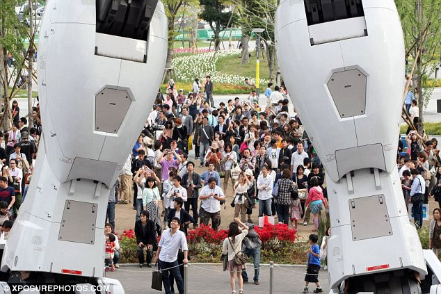 Robot khổng lồ “bảo vệ” Tokyo