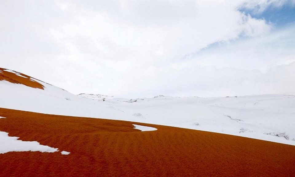 Sa mạc Sahara chìm dưới lớp tuyết dày một mét